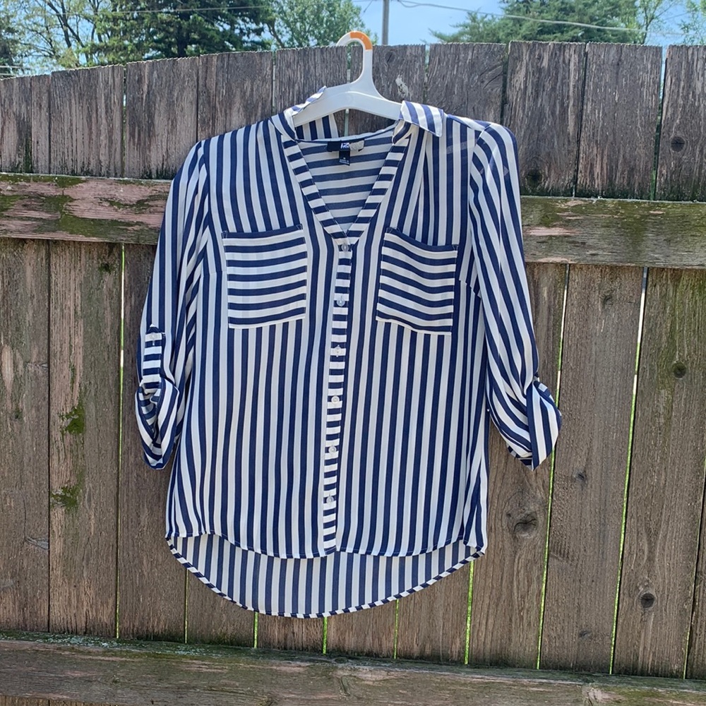 woman’s quarter sleeve blouse